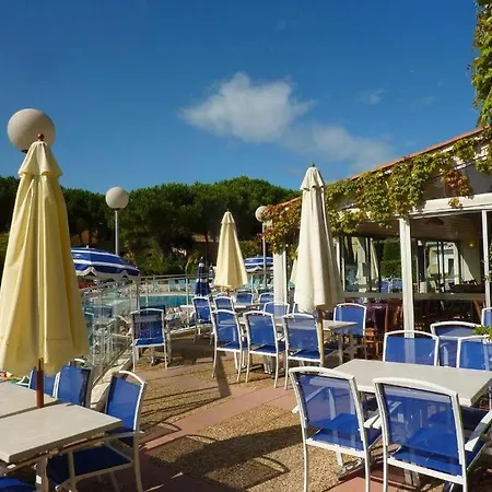 Daire T3 Clim Piscine Chauffee Proche De La Parking Dans Village Agde