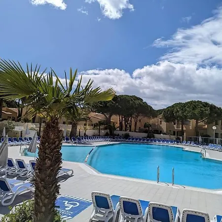 T3 Clim Piscine Chauffée Proche De La Parking Dans Village