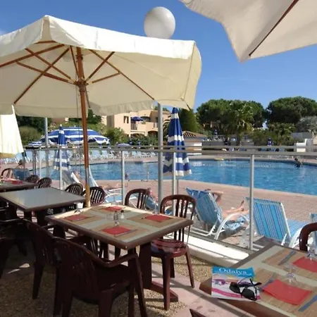 T3 Climatise Dans Avec Piscine, Proximite Et Parking Apartment *
