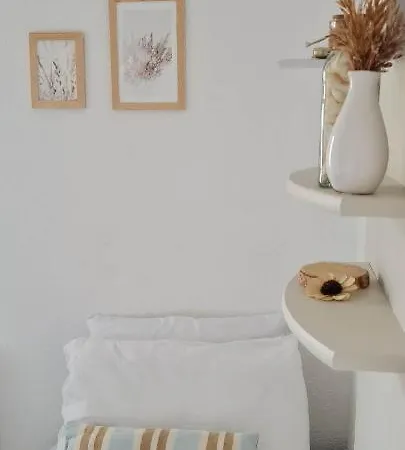 Apartment T3 Climatise Dans Avec Piscine, Proximite Et Parking