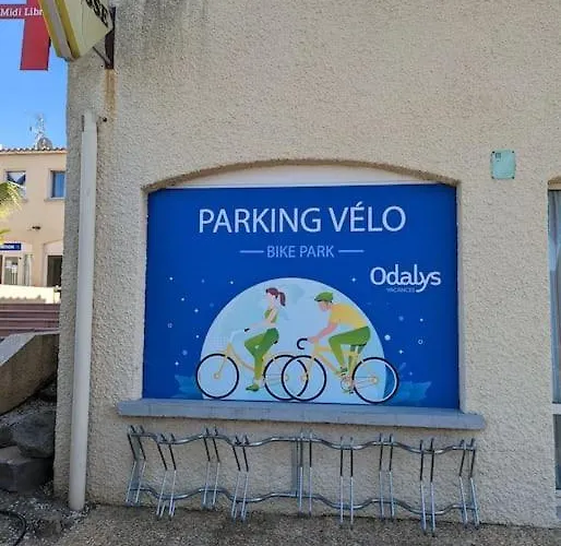 Appartement T3 Clim Piscine Chauffee Proche De La Parking Dans Village *